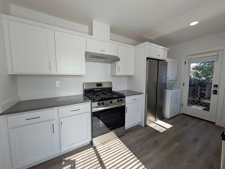 328 S Halcyon Rd — Photo 7