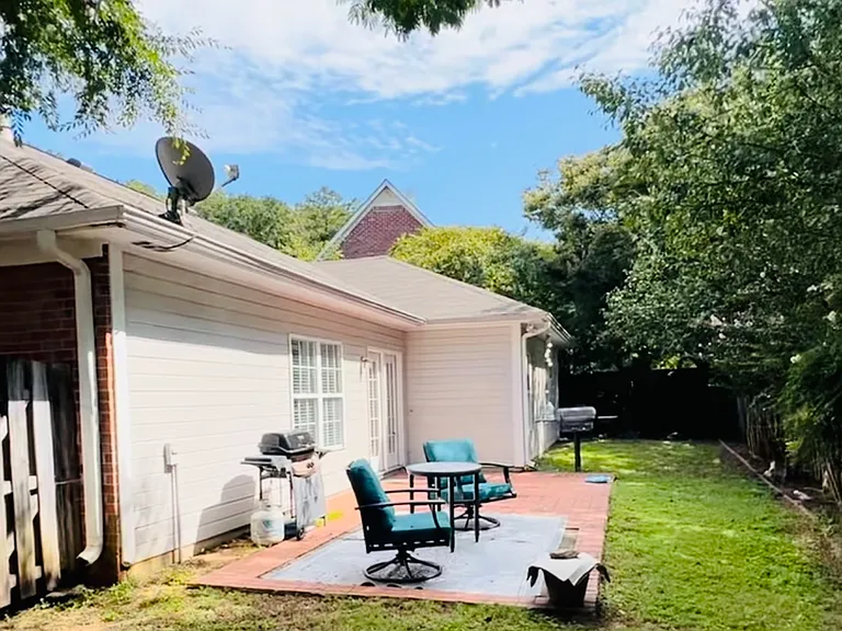 209 Lenox Ln — Photo 38
