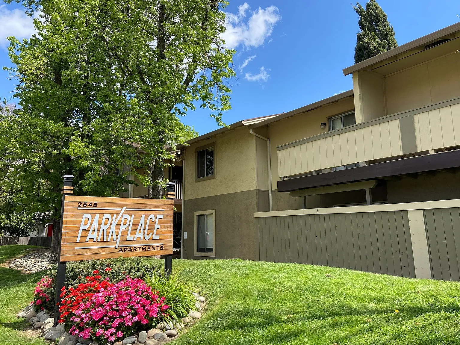 Park Place Apartments, Where Modern Comforts and Charm Meet! — Photo 1