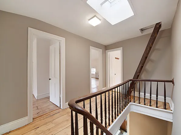 127 Vanderbilt Avenue image 1 of 8