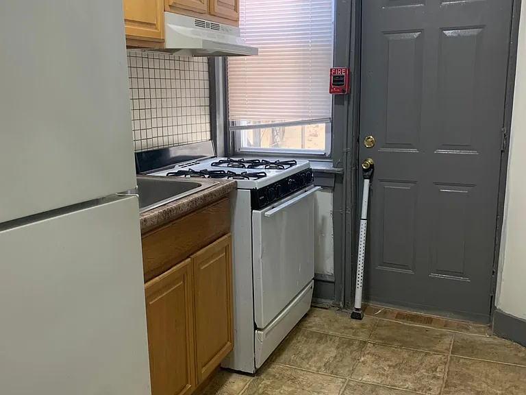 1008 S 52nd St — Photo 9