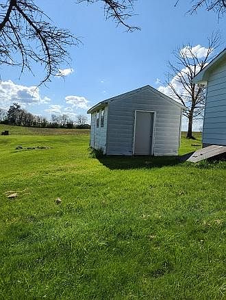 2nd image of 4290 Carlisle Pike