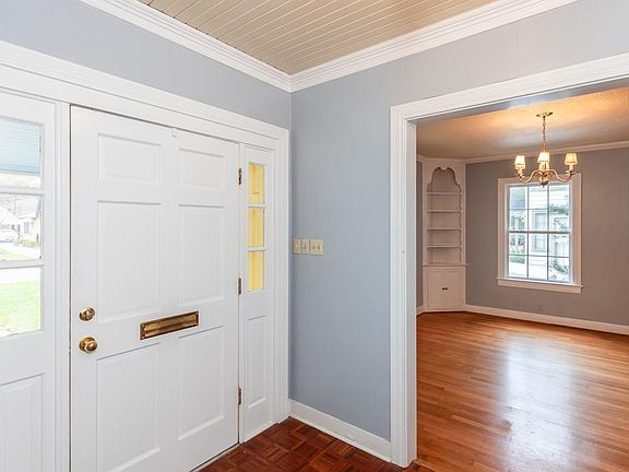 2nd image of 606 22nd St