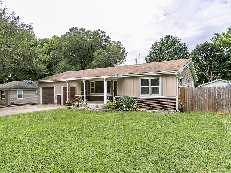 3049 S Parkview Ave — Photo 2
