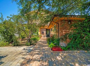 1055 E Walnut Ave, Burbank, CA 91501