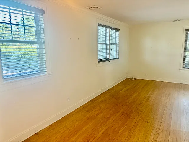 E Carver St — Photo 8