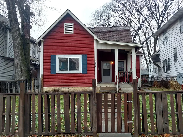 1512 Pleasant St — Photo 1