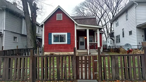 1512 Pleasant St Photo 1