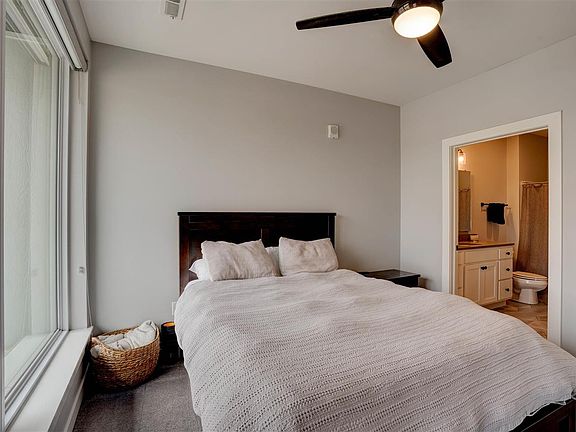 5th image of 211 E 9th St #405