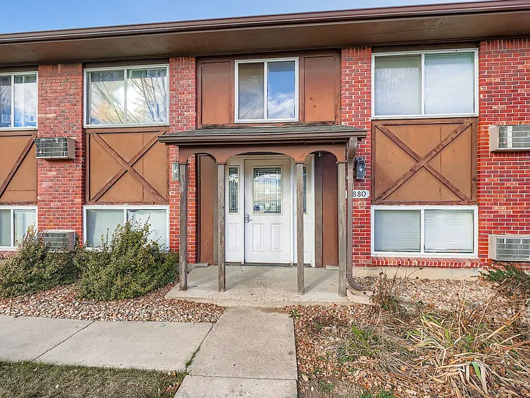 2880 Eliot Cir — Photo 2