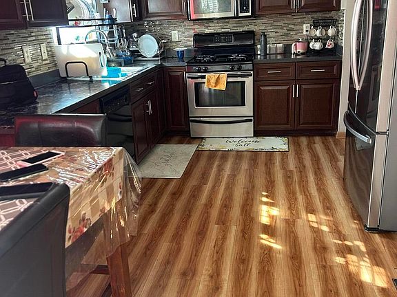 2nd image of 8273 Parori Ln