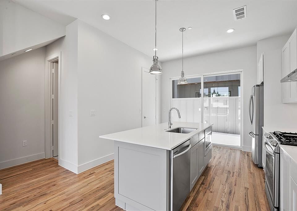1st image of 4419 Cabell Dr #404