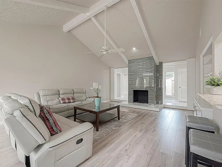 6107 Sanford Rd — Photo 11