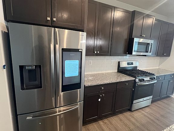 4th image of 352 Appleton Way