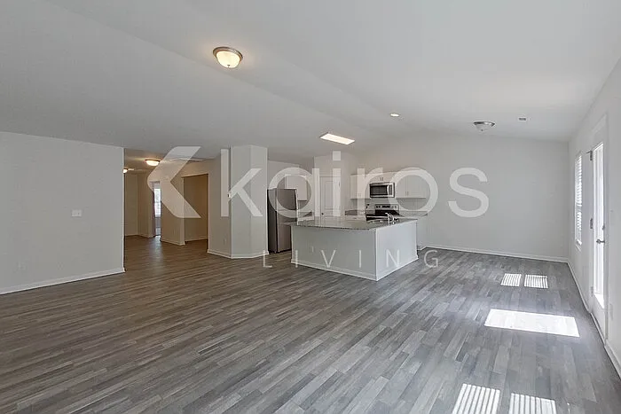 1151 Silvertrace Dr — Photo 3