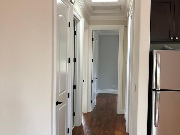4th image of 460 Beresford Ave #1