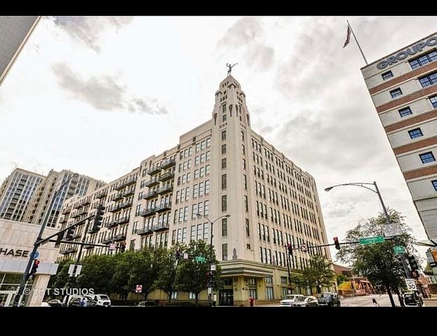 1st image of 758 N Larrabee St APT 403