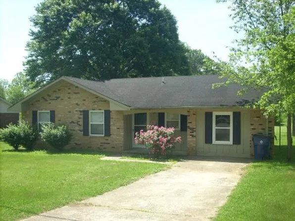 211 Laurel Dr, Adamsville, TN 38310