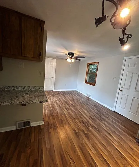 12407 Maple Ln — Photo 9