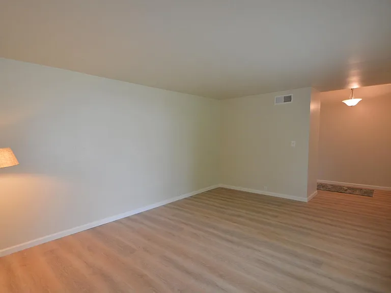 7275 Valley Trails Dr — Photo 3