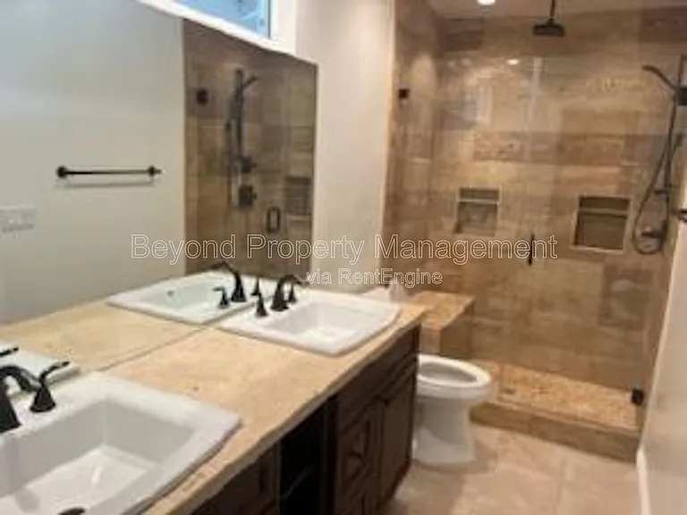 972 Ashton Ct — Photo 8