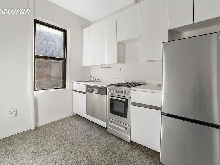 234 E 50th St #2C — Photo 2