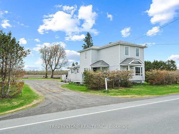 3rd image of 662 Lacroix Rd