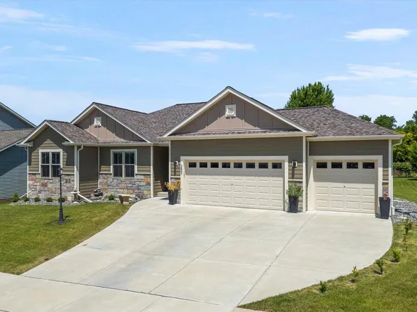 262 Thomas TRAIL, Oconomowoc, WI 53066