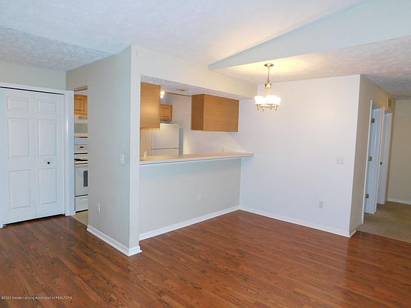 5th image of 410 Carom Cir