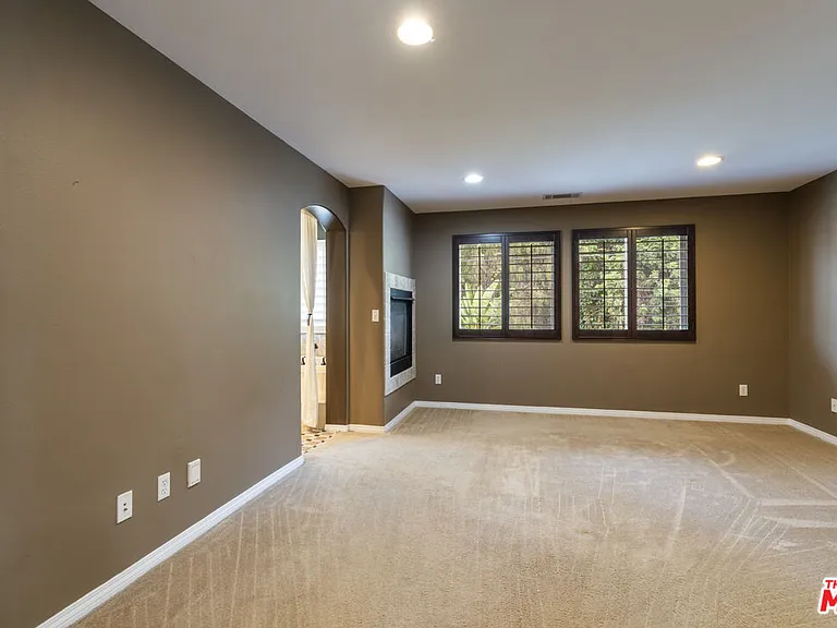 14321 Hortense St — Photo 21