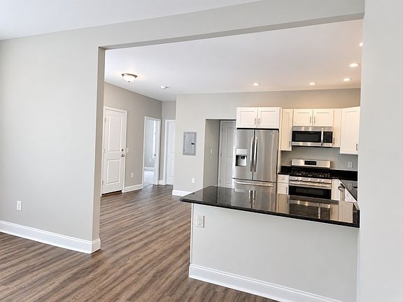 2nd image of 17 Ford St #2