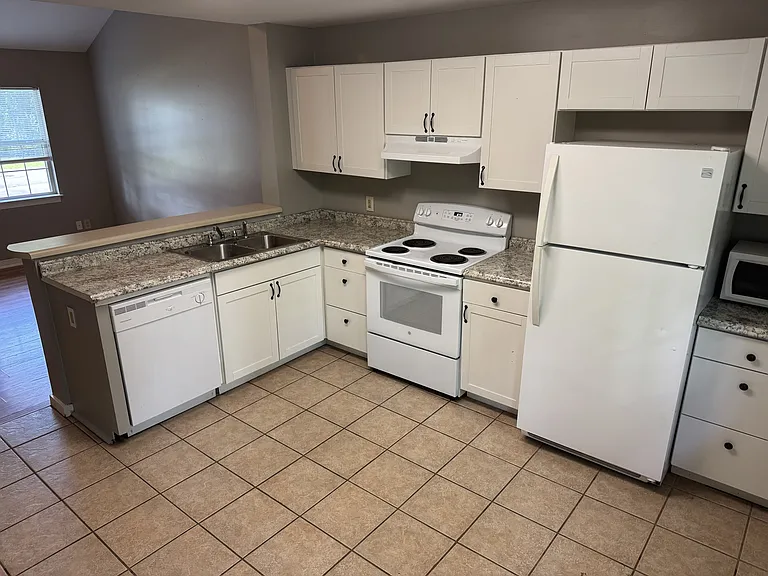 1120 Shady Rest Rd — Photo 4