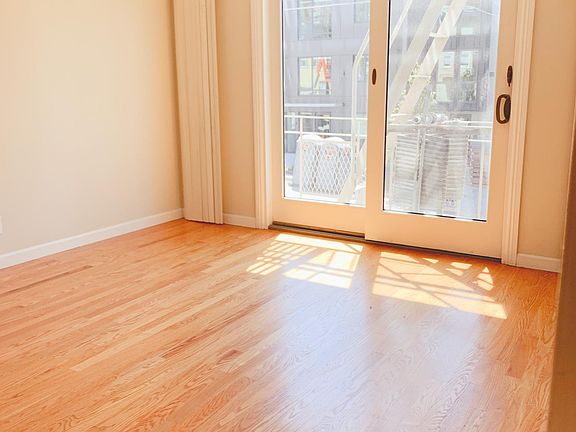 4th image of 233 Arkansas St APT 1