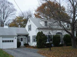 135 Circuit Dr, Warwick, RI 02889
