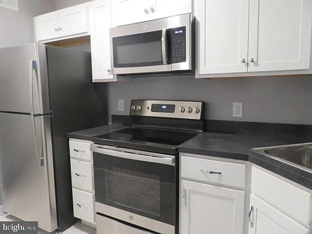 1 bed, 1200 sqft, $1,900 — Photo 3