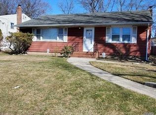 7 Overland Ave, Amityville, NY 11701