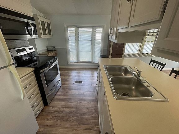 5th image of 1039 Rainbow Cir