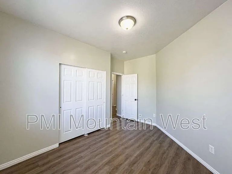 243 N Caleb Dr — Photo 12
