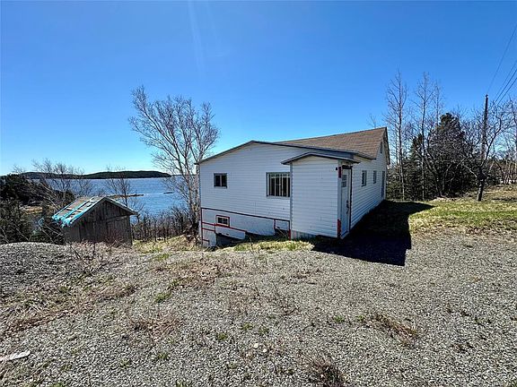 3rd image of 27 Village Cove Road W