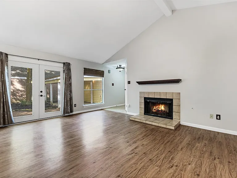 15 Tulip Hill Ct — Photo 4
