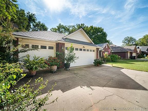 3rd image of 2032 W 4th Pl S