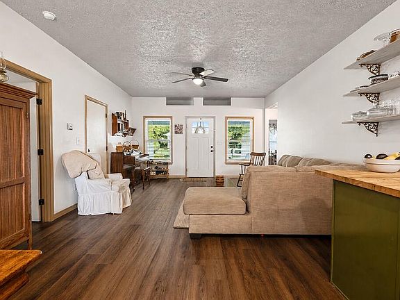 4th image of 1012 E Lynn Street