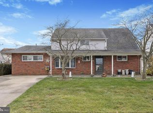 30 Whitewood Dr, Levittown, PA 19057