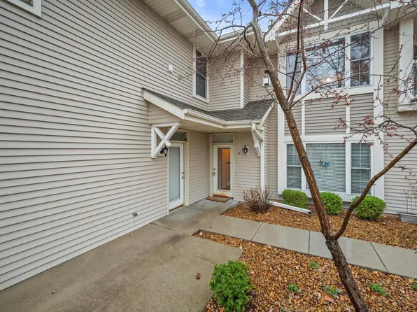 6235 Walnut LANE #8, Cudahy, WI 53110