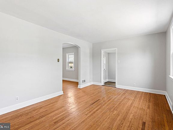 3rd image of 408 Grove St