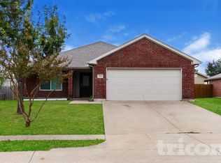 196 Brandie Mac Ln, Waxahachie, TX 75165