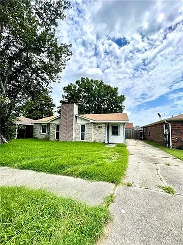 7597 Vincent Rd — Photo 2