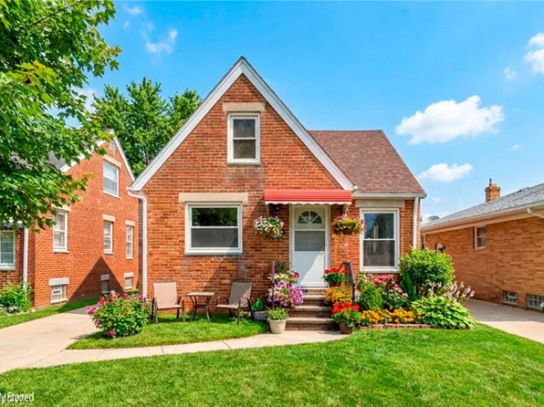 3202 Parklane Dr, Parma, OH 44134