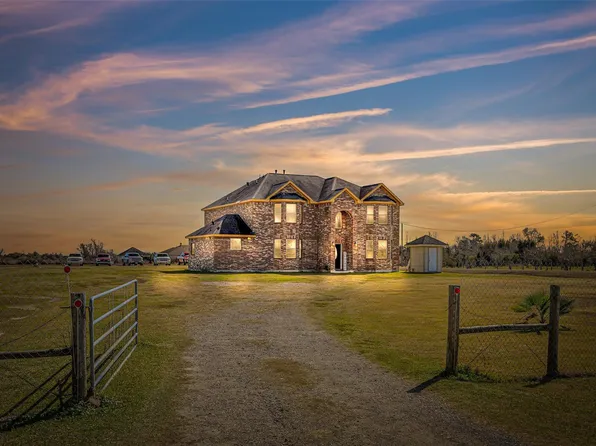 8503 Center St, Hitchcock, TX 77563