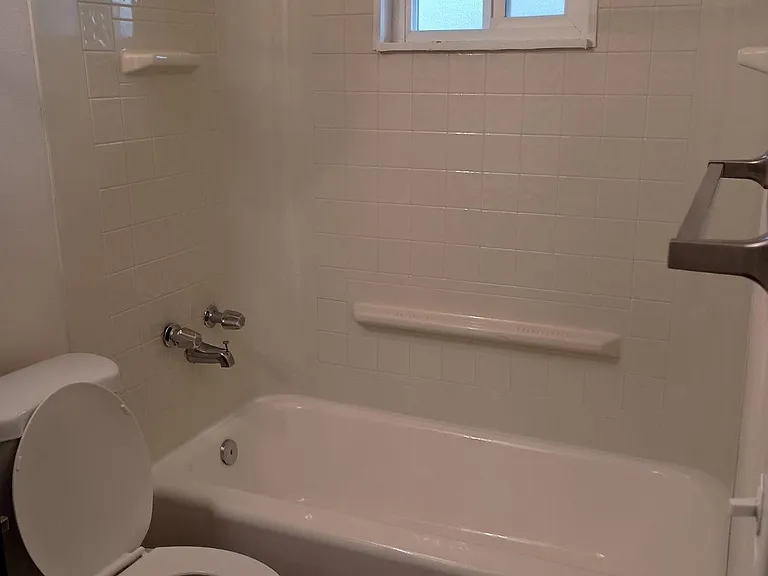 Pacific Village Apartments — Photo 5